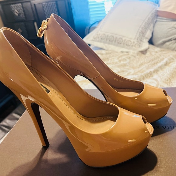 Louis Vuitton tan color shoes size 8.5 - Picture 1 of 6